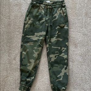 TNA CAMO PANTS-Size 2xs-never worn